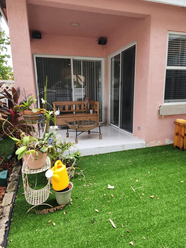 Building Photo - 5524 Boynton Gardens Dr