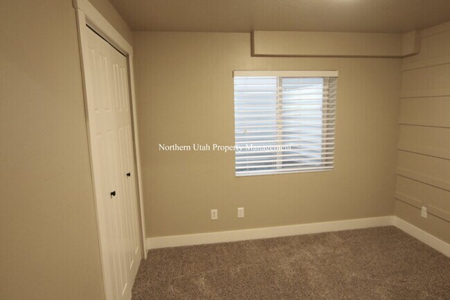 Building Photo - Beautiful Layton Home