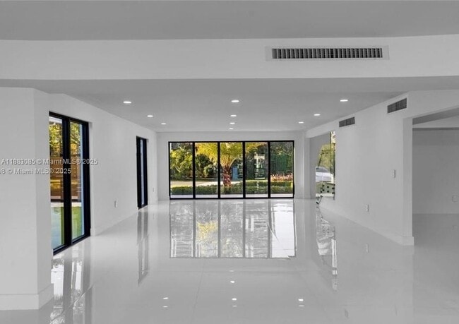 Building Photo - 406 Holiday Dr