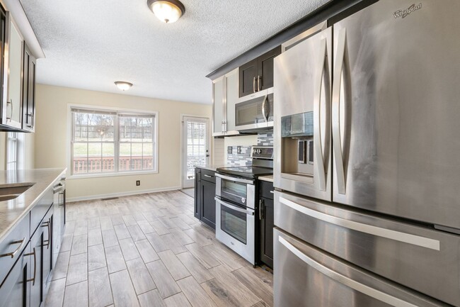 Building Photo - 1037 Persimmon Ct