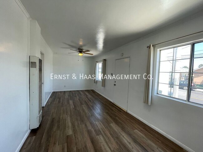 Building Photo - Charming 2 Bedroom Duplex Unit with Parking!