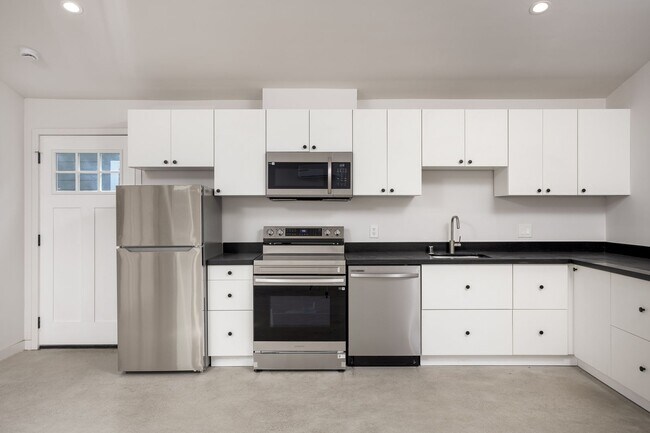 Building Photo - 126 1/2 Franklin Ct