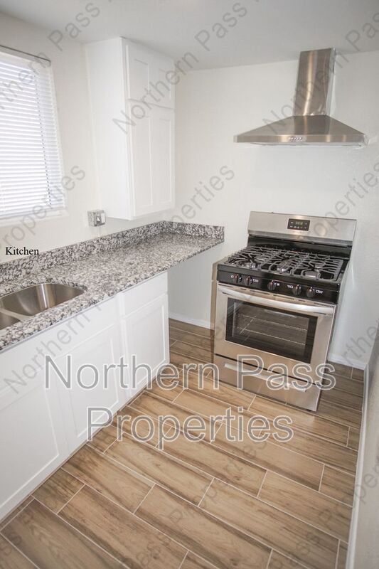 Building Photo - 4416 La Luz Ave