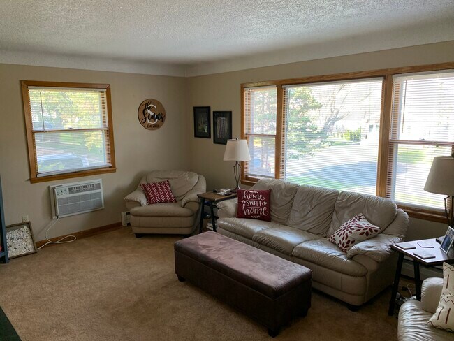 Building Photo - 854 8th Ave S