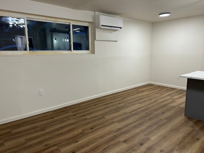 Building Photo - 301X Dupont Ave