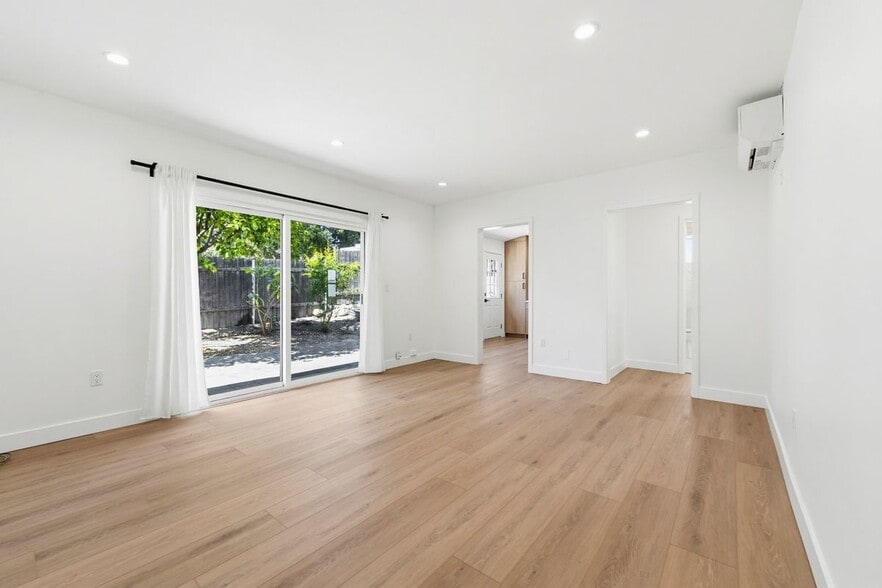 Building Photo - 2819 Sycamore Ave