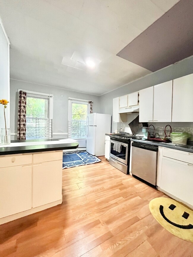 Building Photo - 36 Calumet St