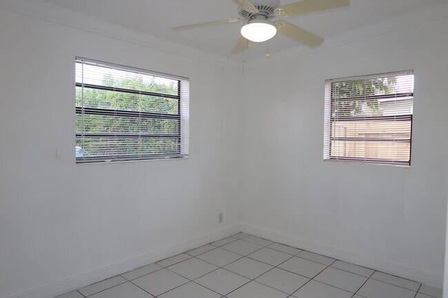 Building Photo - 5624 Purdy Ln