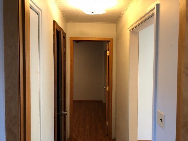Building Photo - 2050