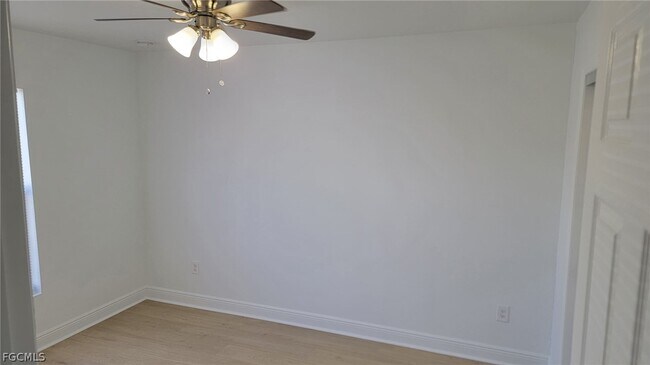 Building Photo - 608 SE 13th Terrace