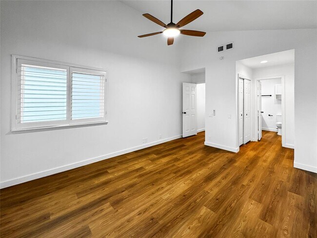 Building Photo - 11731 Lakeside Pl Dr