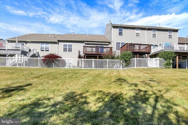 Building Photo - 6444 Terrace Ct