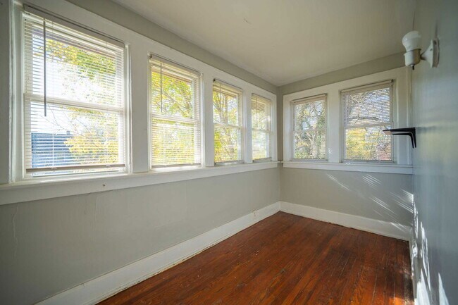 Building Photo - 1451 N 6th St