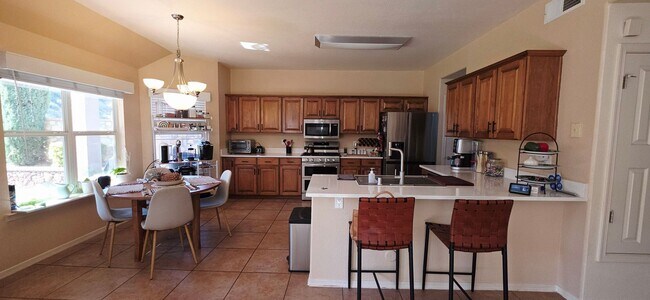Building Photo - Stunning 4 bedroom, 3 bath home in West El Paso! NO APPLICATION OR ADMIN FEE!