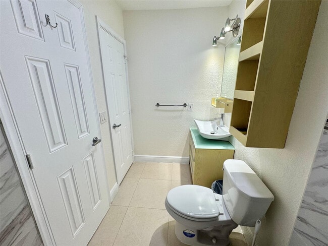 Building Photo - 660 NE 11th Ave