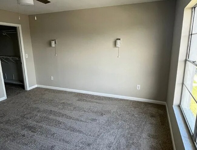 Building Photo - 6824 Sandtrap Dr N