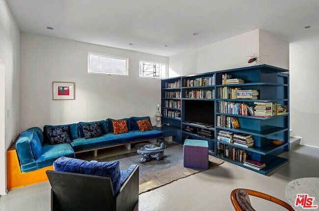 Building Photo - 2311 Louella Ave