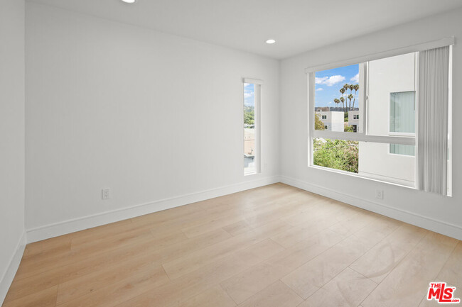 Building Photo - 2700 Fletcher Dr