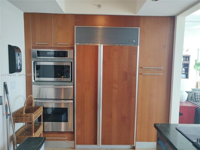 Building Photo - 3101 S Ocean Dr