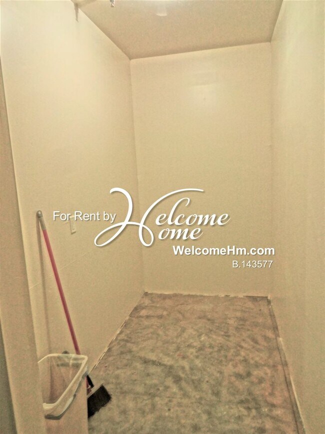 Building Photo - Spacious Triana North Townhome