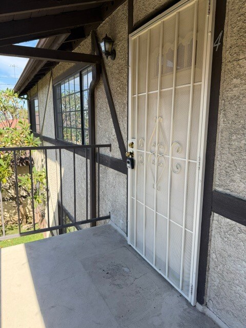 Building Photo - 317 N San Gabriel Ave