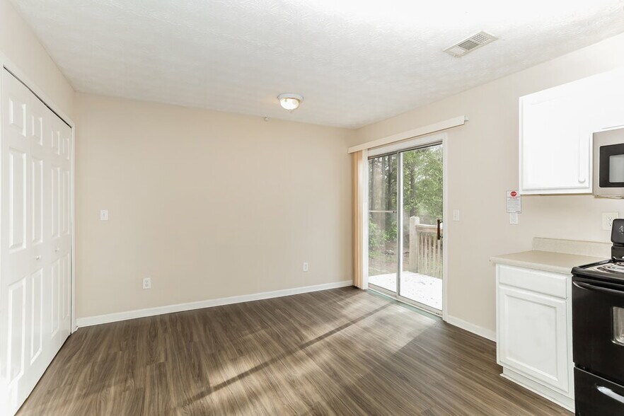 Building Photo - 7011 Setters Way