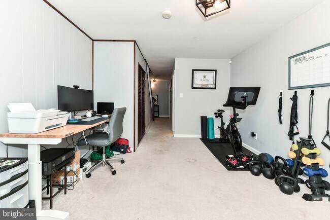 Building Photo - 2107 Golf Course Dr