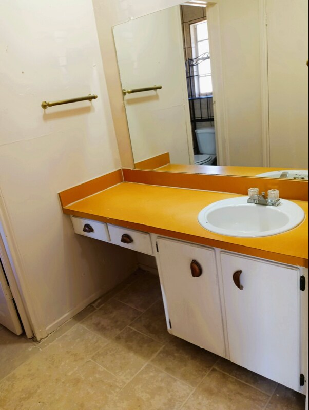 Building Photo - 1112 Autumn Oak Dr