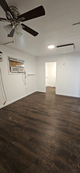 Building Photo - 7504 E 112th St