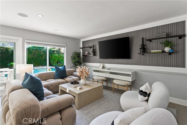 Building Photo - 9882 Kings Canyon Dr