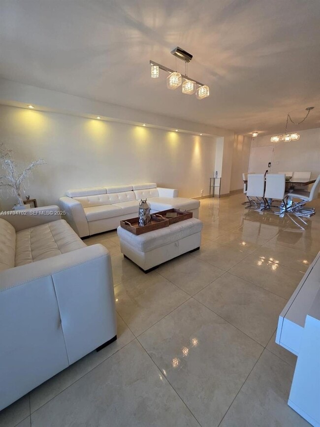 Building Photo - 9225 Collins Ave