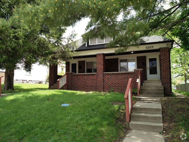 Building Photo - 1201 Evison St