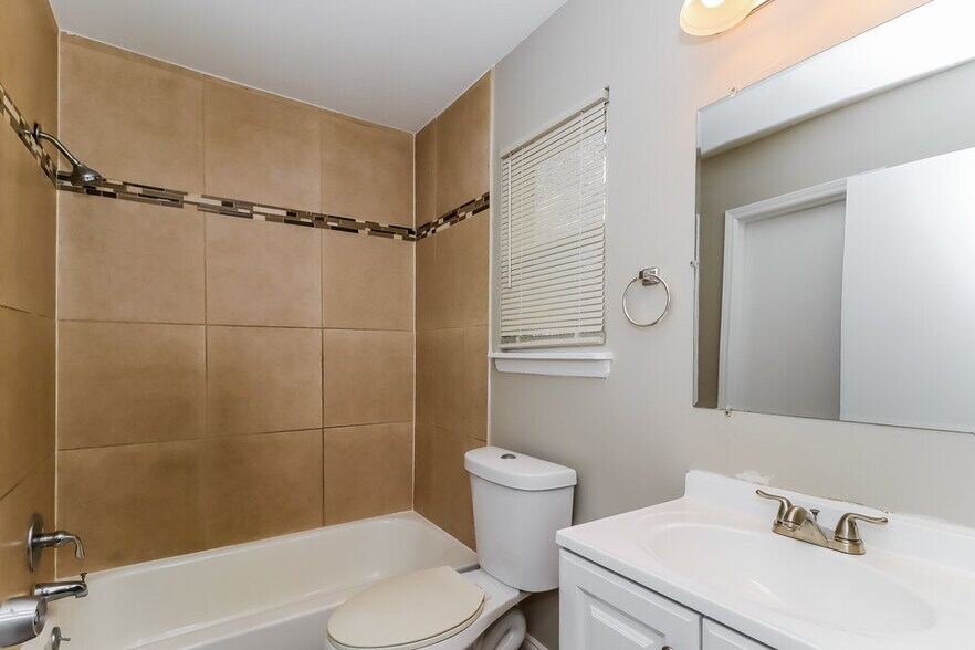 Building Photo - 617 Gentle Breeze Dr