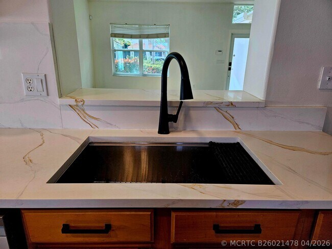 Building Photo - 1105 Anchor Point