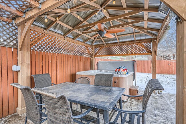 Building Photo - 10968 Jay St