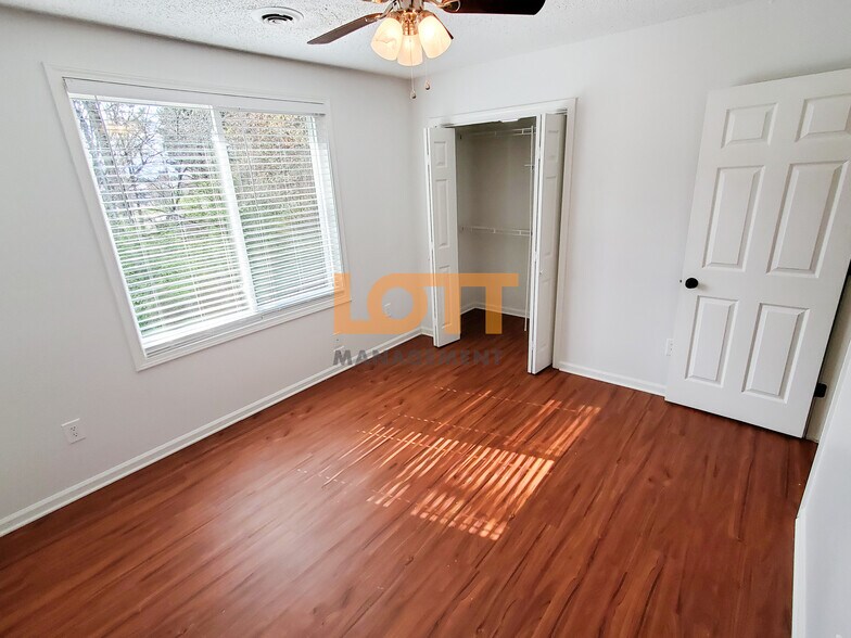 Building Photo - 32 Huntsfield Dr