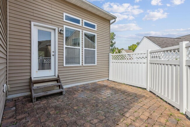 Building Photo - 7885 Waggoner Trace Dr