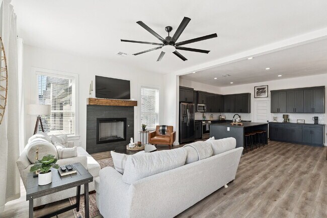 Building Photo - Fully Furnished Home in Broken Arrow