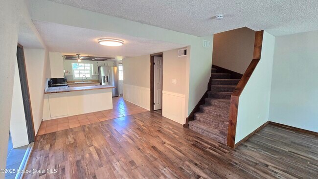 Building Photo - 6476 Pleasant Ave