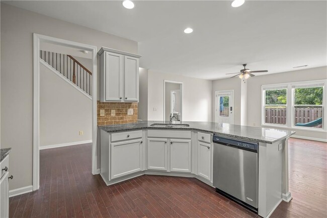 Building Photo - 4940 Breezewood Cir