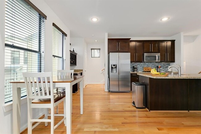 Building Photo - 1841 Radcliffe St