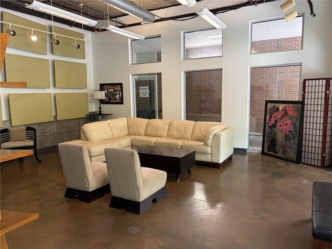 Building Photo - 620 Glen Iris Dr NE
