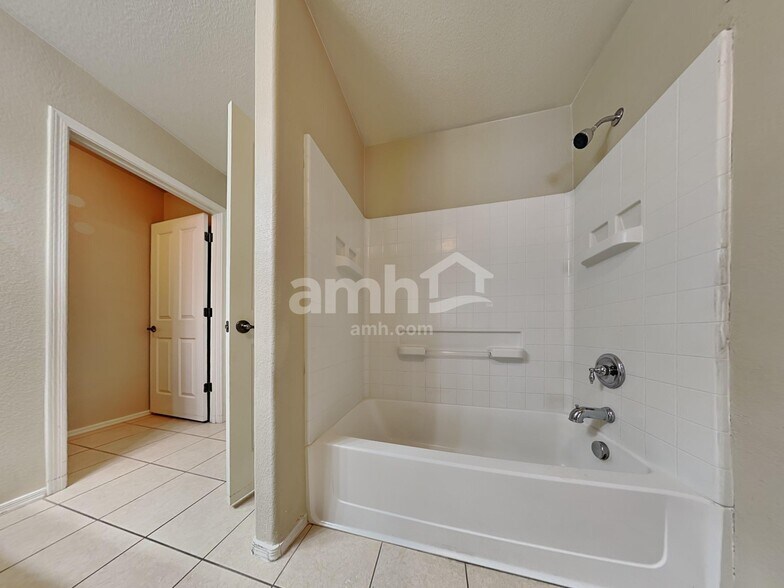 Building Photo - 6380 E Butte Stone Dr