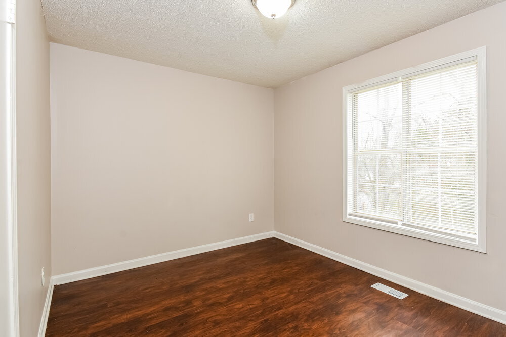 Building Photo - 221 Clydesdale Ln SE