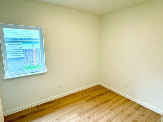 Building Photo - Brentwood-Darlington Fully Remodeled Bungalow with Huge Fenced Yard, A/C, Water/Sewer Included!