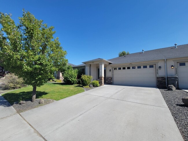Primary Photo - 2460 Bramasole Dr Way