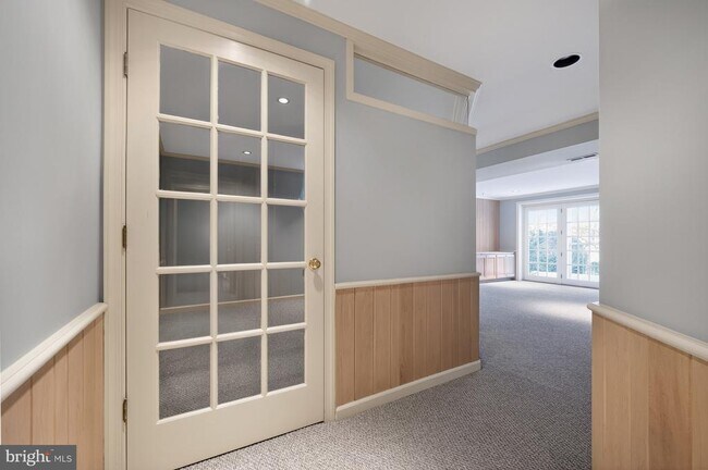 Building Photo - 8815 Surrey Ct