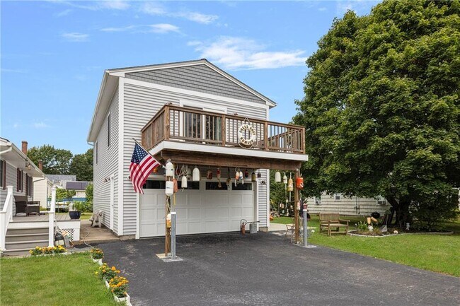 Building Photo - 127 Howland Ave
