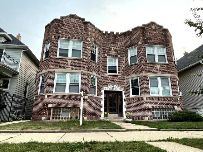 Primary Photo - 4044 N Kilbourn Ave