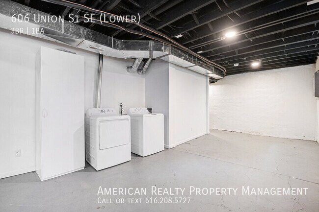 Building Photo - 606 Union Ave NE